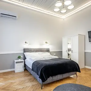 Luxurious At Center Apartmán