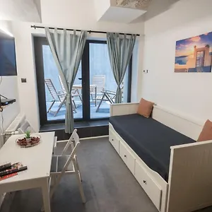 Peaceful Basement With Terrace & Free Gym Apartmán