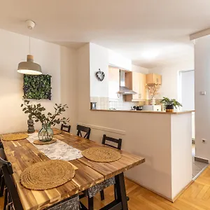  Appartamento Gozsdu White Raven 305